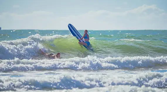 Cours de surf à Dakhla sur les spots sauvages de l'Atlantique avec Riding Kite Morocco